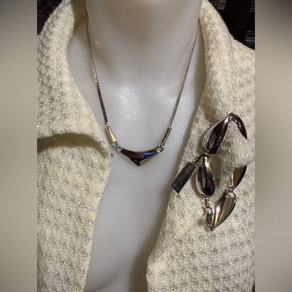Elegant Trifari Silver Necklace and Bracelet Set - Picture 1 of 4